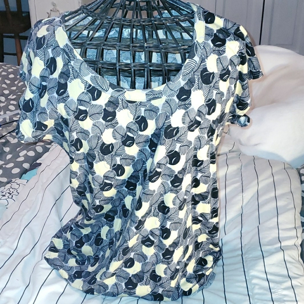 Old Navy t-shirt